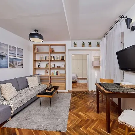 Old - Courtyard Apartmán *