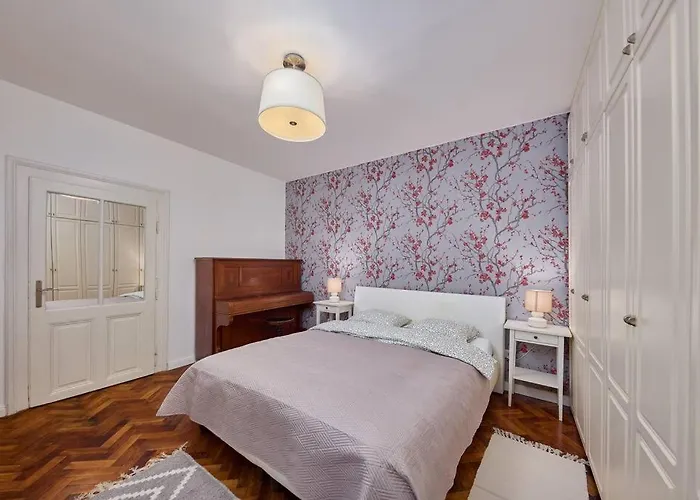 Old - Courtyard Apartmán