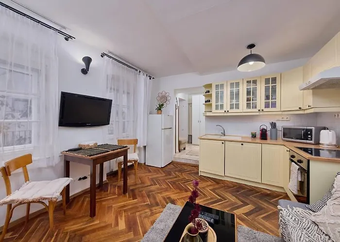 Old - Courtyard Appartement