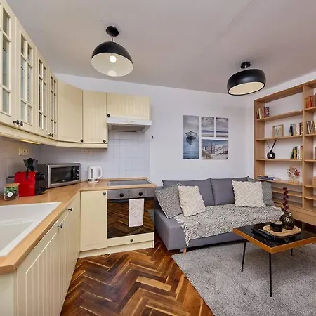 Daire Old - Courtyard